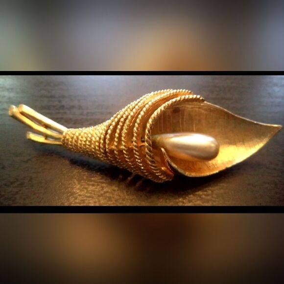 VINTAGE ESTATE PEARL GOLD TONE FLORAL 3 1/8" BROOCH - Picture 1 of 2